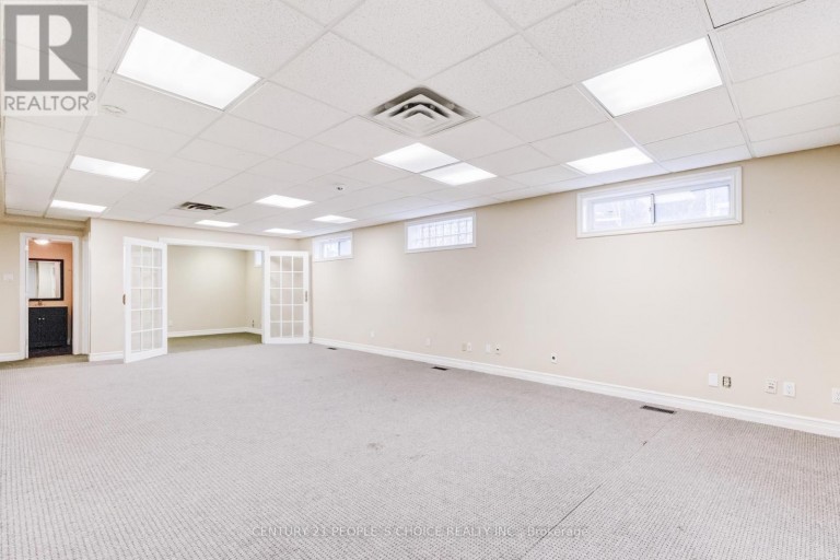 3042 KEELE STREET, Toronto (Downsview-Roding-CFB), Ontario, M3M2H5