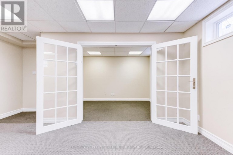 3042 KEELE STREET, Toronto (Downsview-Roding-CFB), Ontario, M3M2H5