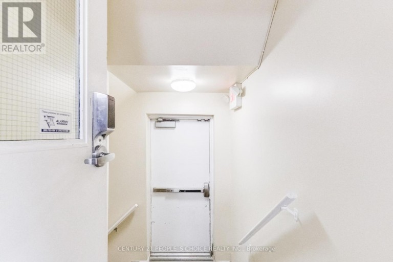 3042 KEELE STREET, Toronto (Downsview-Roding-CFB), Ontario, M3M2H5