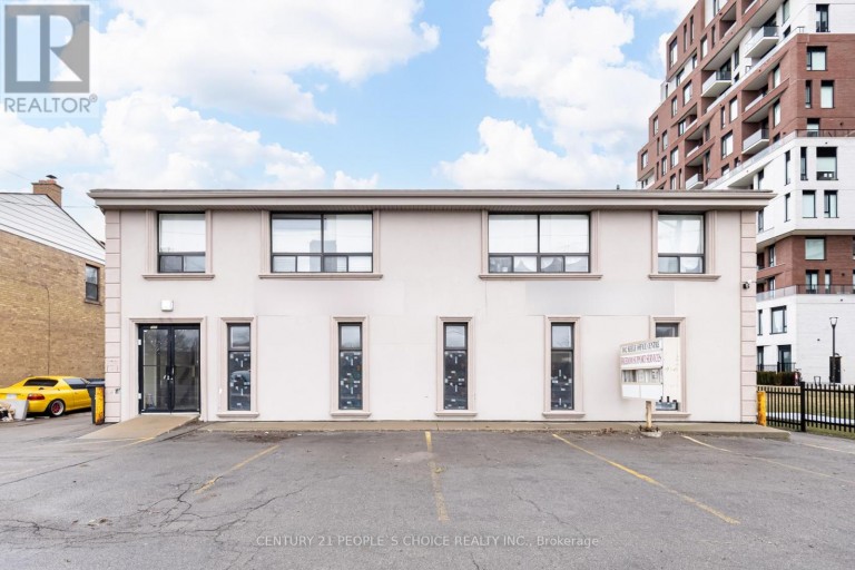 3042 KEELE STREET, Toronto (Downsview-Roding-CFB), Ontario, M3M2H5