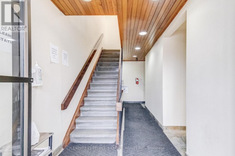 3042 KEELE STREET, Toronto (Downsview-Roding-CFB), Ontario, M3M2H5