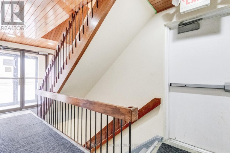 3042 KEELE STREET, Toronto (Downsview-Roding-CFB), Ontario, M3M2H5