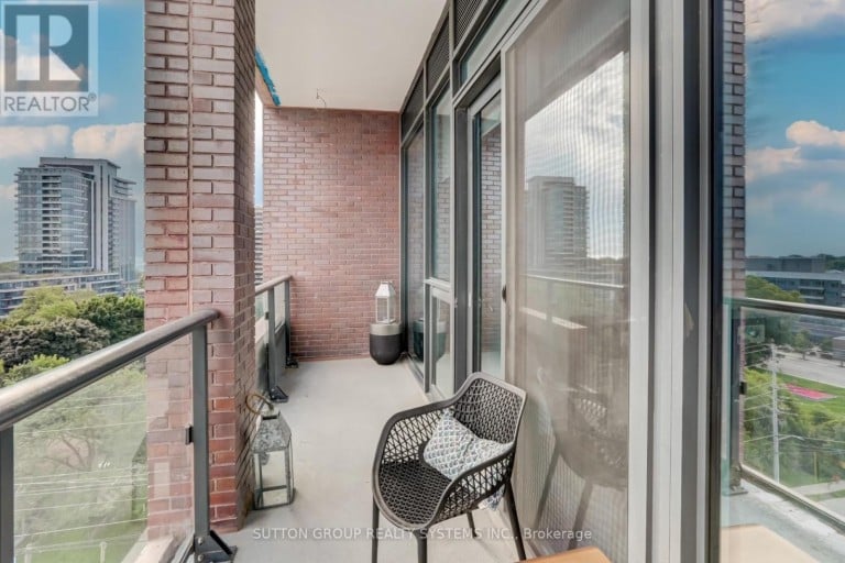 807 - 28 ANN STREET, Mississauga (Port Credit), Ontario, L5G3G1
