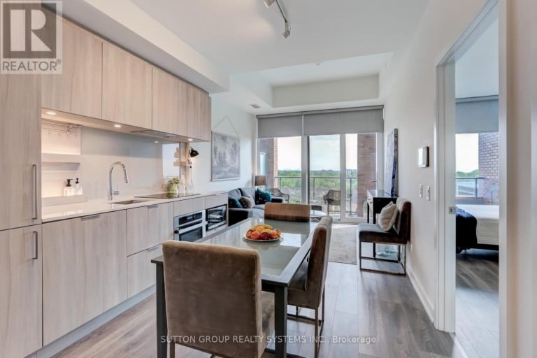 807 - 28 ANN STREET, Mississauga (Port Credit), Ontario, L5G3G1