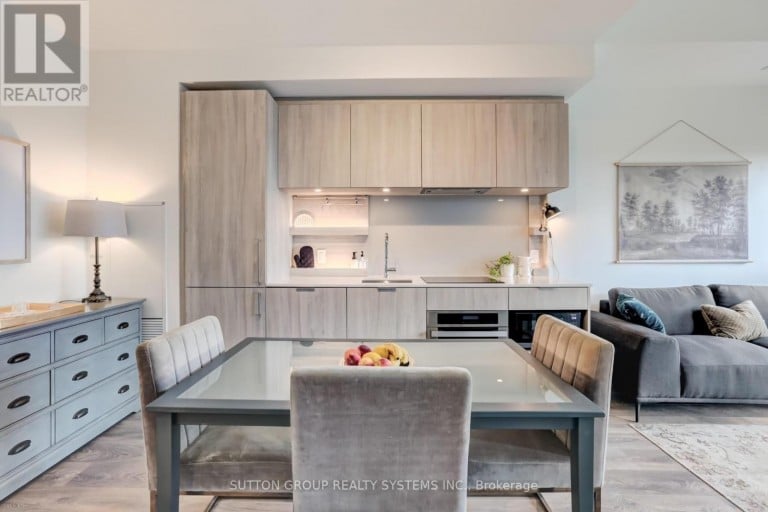 807 - 28 ANN STREET, Mississauga (Port Credit), Ontario, L5G3G1