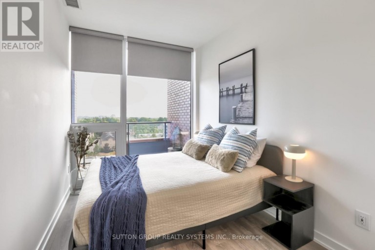 807 - 28 ANN STREET, Mississauga (Port Credit), Ontario, L5G3G1