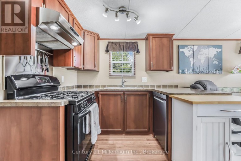 19 WHITE PINES TRAIL, Wasaga Beach, Ontario, L9Z1X7