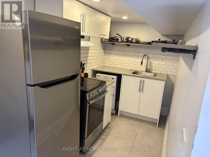 LOWER - 39 AMHERST AVENUE, Toronto (Oakwood Village), Ontario, M6E1Z2