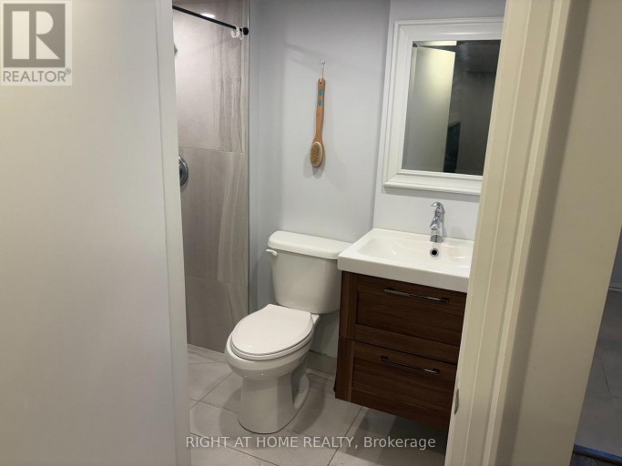 LOWER - 39 AMHERST AVENUE, Toronto (Oakwood Village), Ontario, M6E1Z2