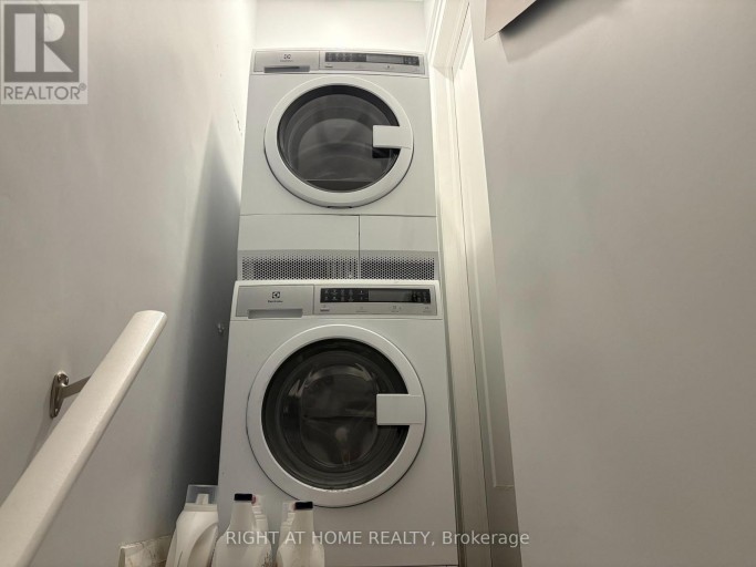 LOWER - 39 AMHERST AVENUE, Toronto (Oakwood Village), Ontario, M6E1Z2
