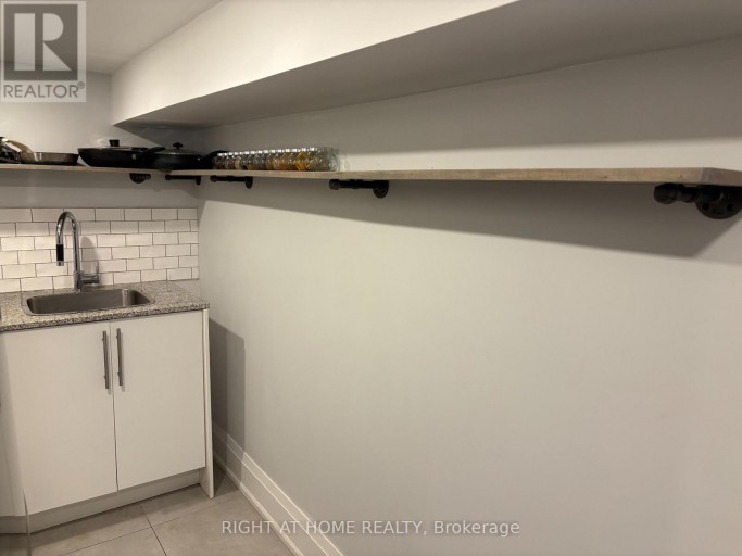 LOWER - 39 AMHERST AVENUE, Toronto (Oakwood Village), Ontario, M6E1Z2
