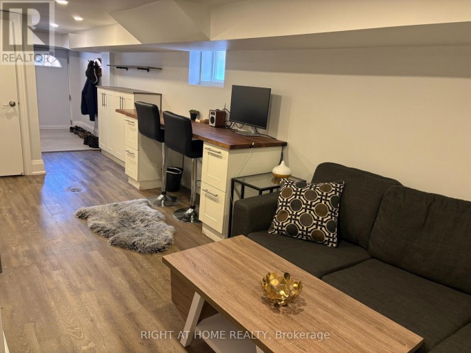 LOWER - 39 AMHERST AVENUE, Toronto (Oakwood Village), Ontario, M6E1Z2
