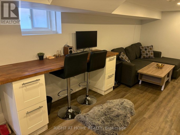 LOWER - 39 AMHERST AVENUE, Toronto (Oakwood Village), Ontario, M6E1Z2