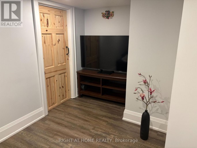 LOWER - 39 AMHERST AVENUE, Toronto (Oakwood Village), Ontario, M6E1Z2