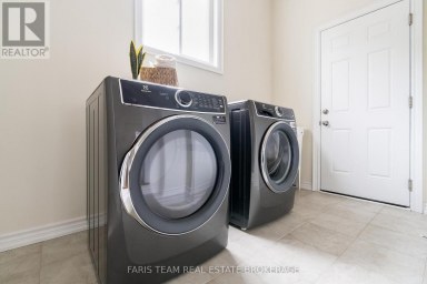 33 PEARL STREET Wasaga Beach Ontario photo 17