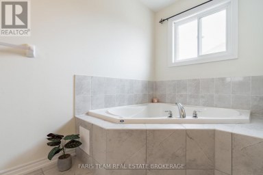33 PEARL STREET Wasaga Beach Ontario photo 23