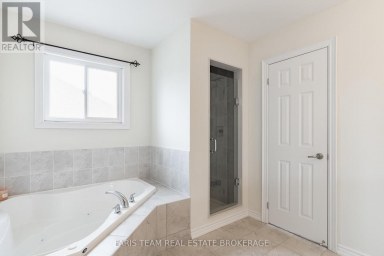 33 PEARL STREET Wasaga Beach Ontario photo 24