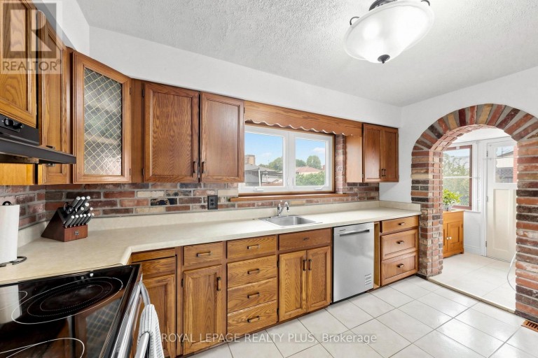 2359 BROOKHURST ROAD, Mississauga (Clarkson), Ontario, L5J1R1