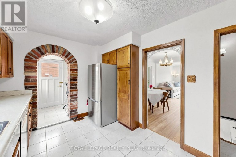 2359 BROOKHURST ROAD, Mississauga (Clarkson), Ontario, L5J1R1