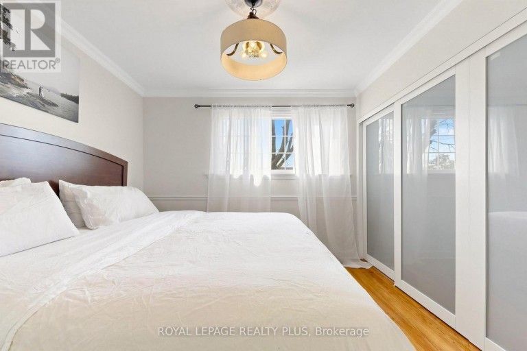 2359 BROOKHURST ROAD, Mississauga (Clarkson), Ontario, L5J1R1