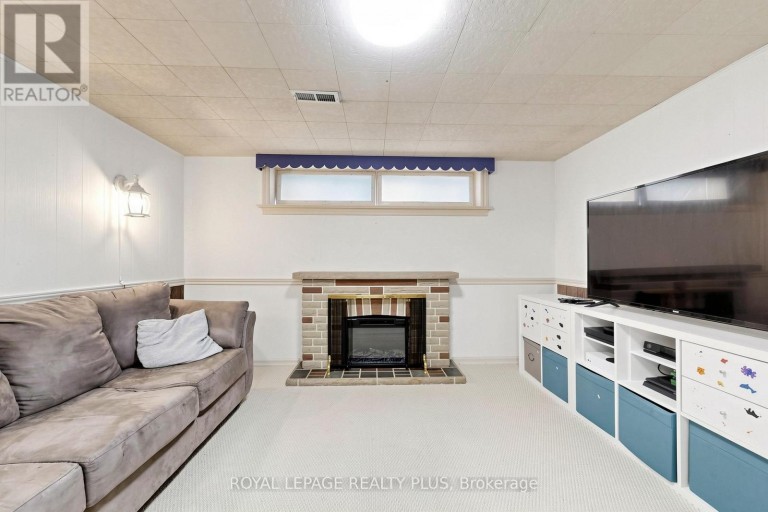 2359 BROOKHURST ROAD, Mississauga (Clarkson), Ontario, L5J1R1