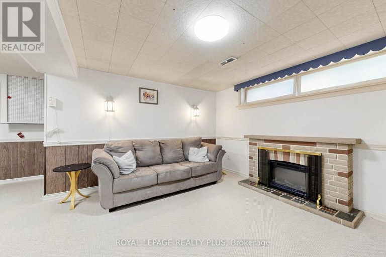 2359 BROOKHURST ROAD, Mississauga (Clarkson), Ontario, L5J1R1