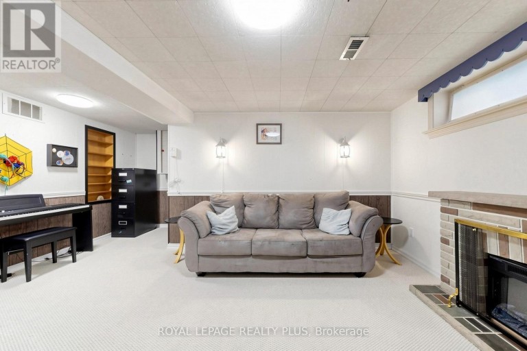 2359 BROOKHURST ROAD, Mississauga (Clarkson), Ontario, L5J1R1