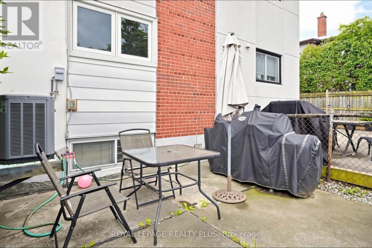 2359 BROOKHURST ROAD, Mississauga (Clarkson), Ontario, L5J1R1
