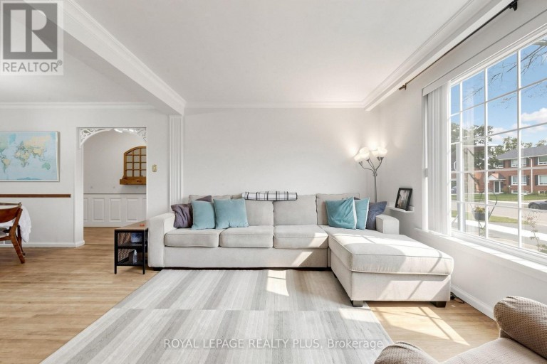 2359 BROOKHURST ROAD, Mississauga (Clarkson), Ontario, L5J1R1
