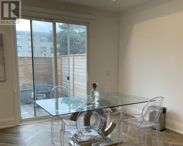 UNIT 5 - 25 DERVOCK CRESCENT, Toronto (Bayview Village), Ontario, M2K0G7