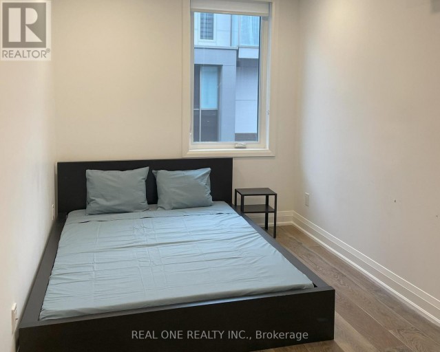 UNIT 5 - 25 DERVOCK CRESCENT, Toronto (Bayview Village), Ontario, M2K0G7