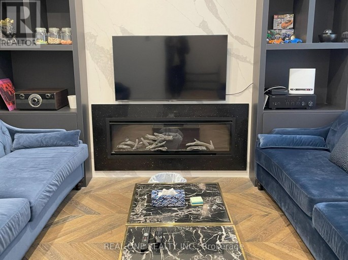 UNIT 5 - 25 DERVOCK CRESCENT, Toronto (Bayview Village), Ontario, M2K0G7
