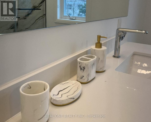 UNIT 5 - 25 DERVOCK CRESCENT, Toronto (Bayview Village), Ontario, M2K0G7