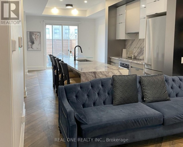 UNIT 5 - 25 DERVOCK CRESCENT, Toronto (Bayview Village), Ontario, M2K0G7