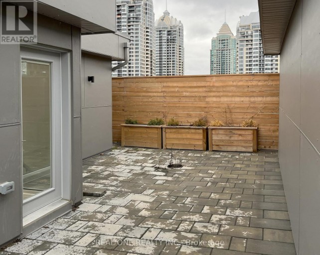UNIT 5 - 25 DERVOCK CRESCENT, Toronto (Bayview Village), Ontario, M2K0G7