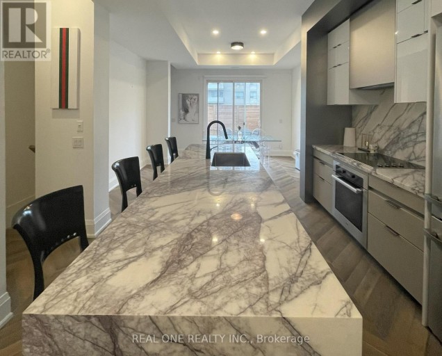 UNIT 5 - 25 DERVOCK CRESCENT, Toronto (Bayview Village), Ontario, M2K0G7