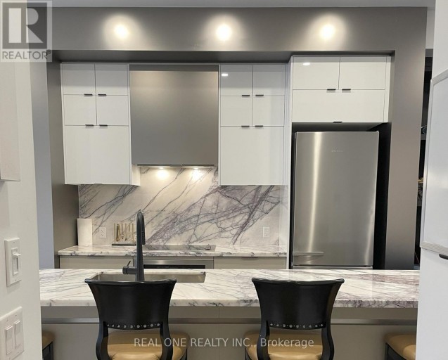 UNIT 5 - 25 DERVOCK CRESCENT, Toronto (Bayview Village), Ontario, M2K0G7