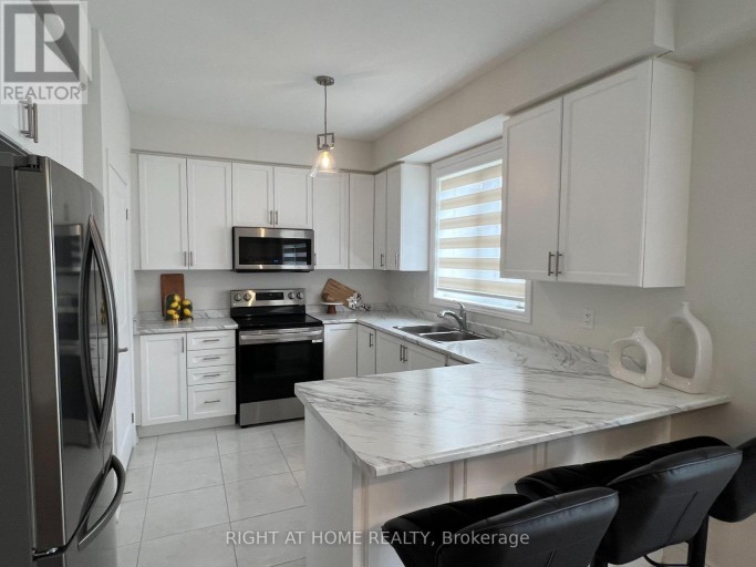 24 TAMWORTH TERRACE W, Barrie, Ontario, L9J0L5