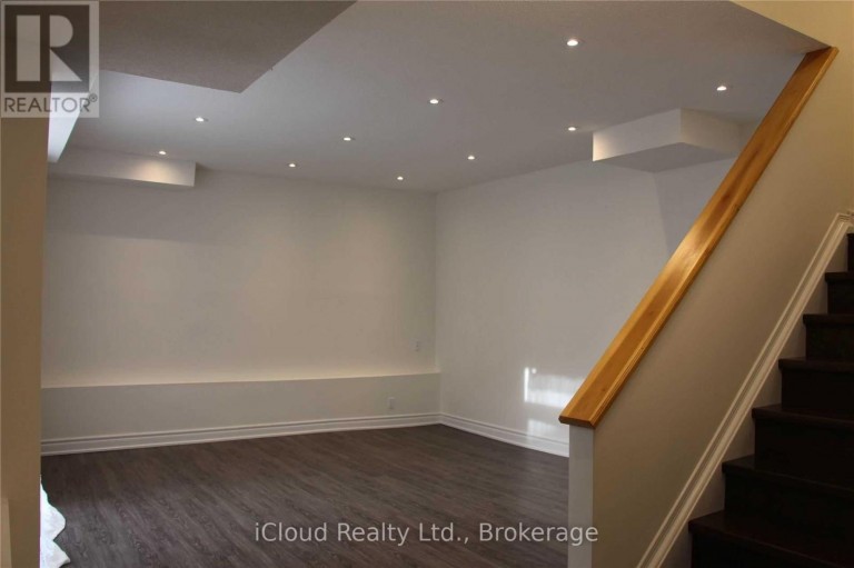 1449 ITHACA COURT, Mississauga (Clarkson), Ontario, L5J4L1