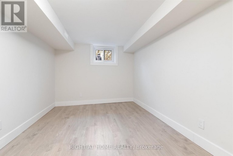BASEMNT - 112 WALTER AVENUE, Newmarket (Bristol-London), Ontario, L3Y2T6