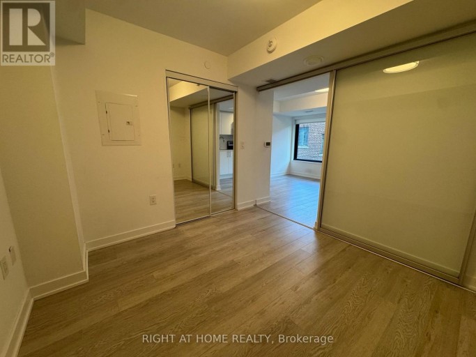 326 - 3 STRATHGOWAN AVENUE, Toronto (Lawrence Park South), Ontario, M4N1B8