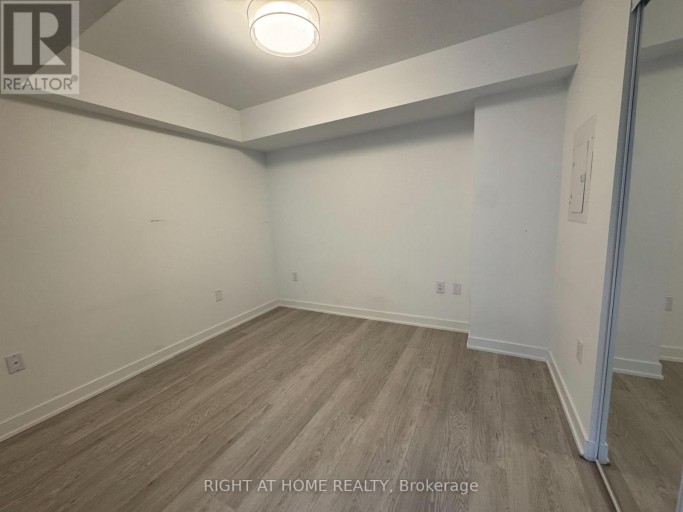 326 - 3 STRATHGOWAN AVENUE, Toronto (Lawrence Park South), Ontario, M4N1B8