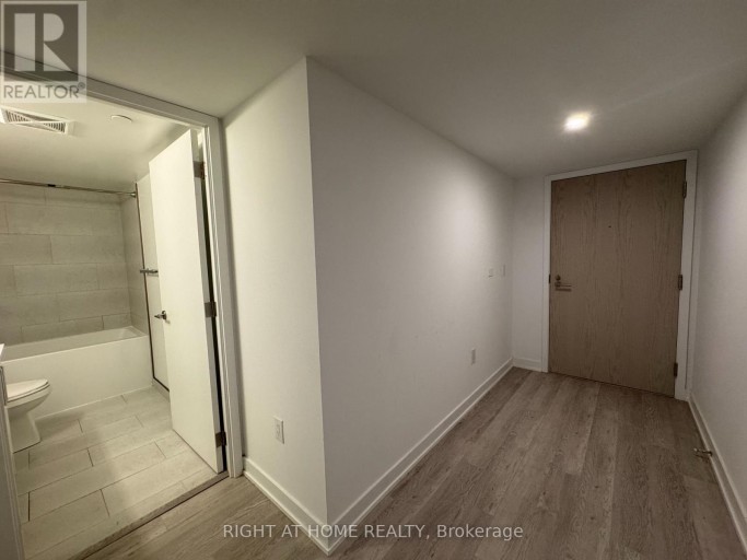 326 - 3 STRATHGOWAN AVENUE, Toronto (Lawrence Park South), Ontario, M4N1B8