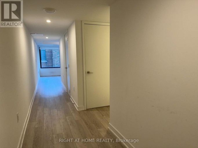 326 - 3 STRATHGOWAN AVENUE, Toronto (Lawrence Park South), Ontario, M4N1B8