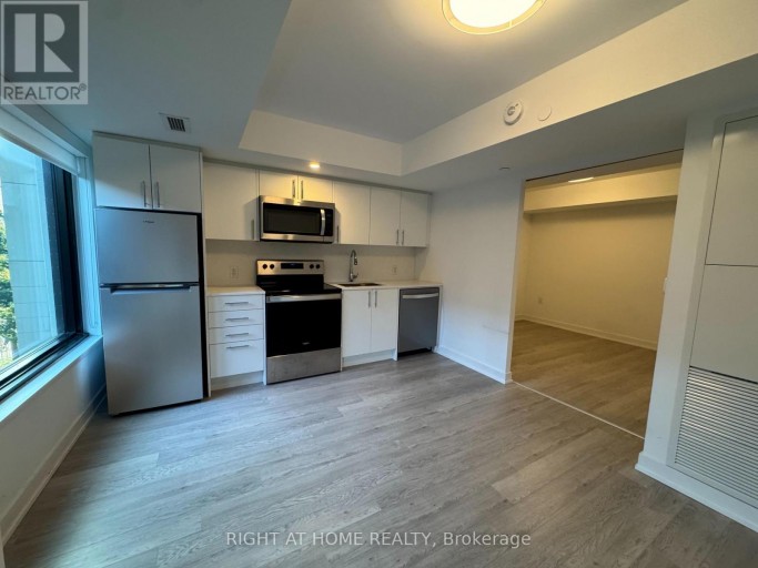 326 - 3 STRATHGOWAN AVENUE, Toronto (Lawrence Park South), Ontario, M4N1B8