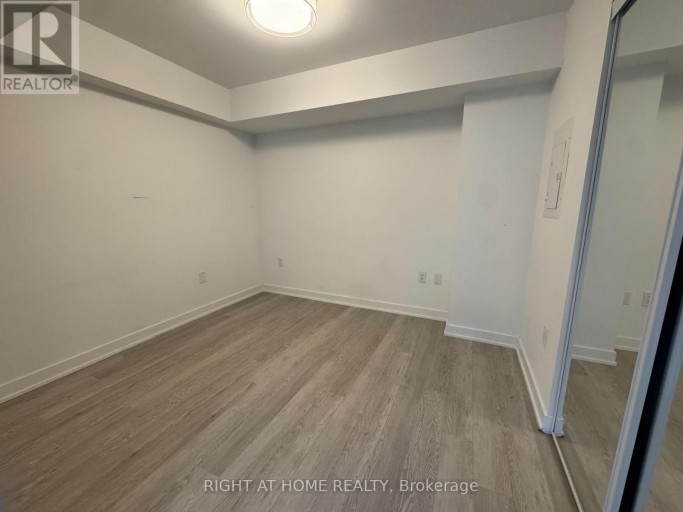 326 - 3 STRATHGOWAN AVENUE, Toronto (Lawrence Park South), Ontario, M4N1B8