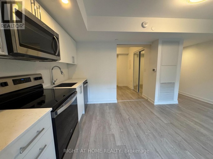 326 - 3 STRATHGOWAN AVENUE, Toronto (Lawrence Park South), Ontario, M4N1B8