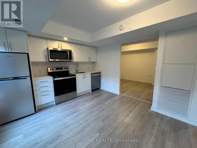 326 - 3 STRATHGOWAN AVENUE, Toronto (Lawrence Park South), Ontario, M4N1B8