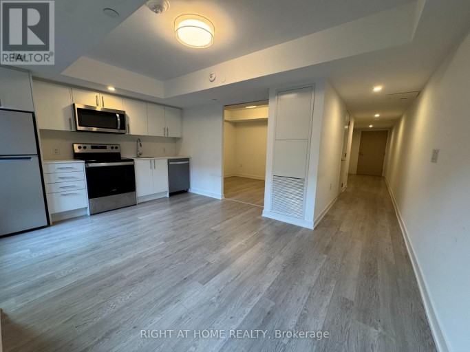 326 - 3 STRATHGOWAN AVENUE, Toronto (Lawrence Park South), Ontario, M4N1B8