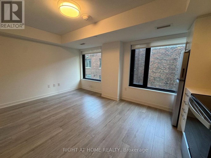 326 - 3 STRATHGOWAN AVENUE, Toronto (Lawrence Park South), Ontario, M4N1B8
